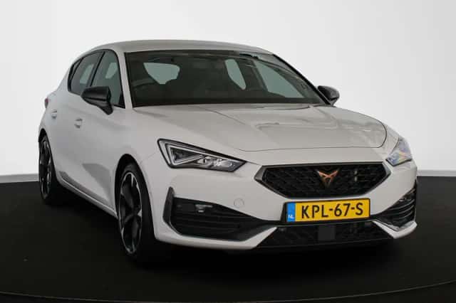 CUPRA Leon (2022) thumbnail 2