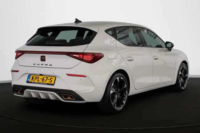 CUPRA Leon (2022) thumbnail 3