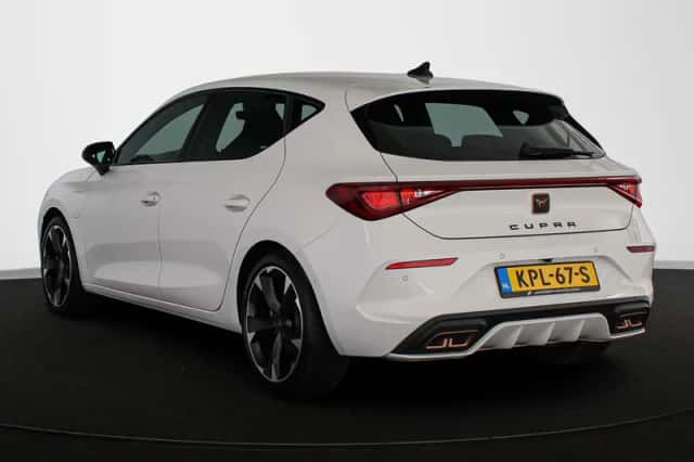 CUPRA Leon (2022) thumbnail 4