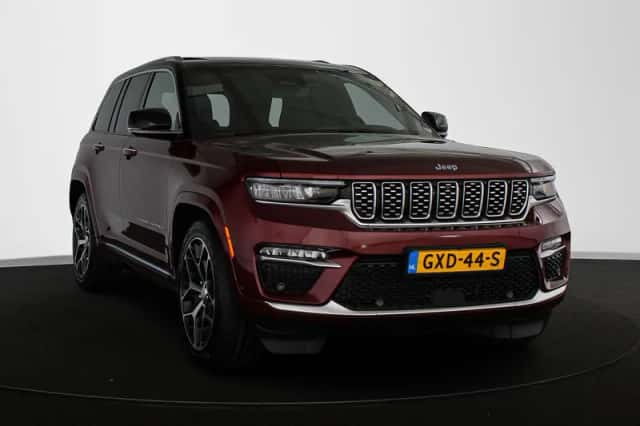 Jeep Grand Cherokee (2024) thumbnail 2