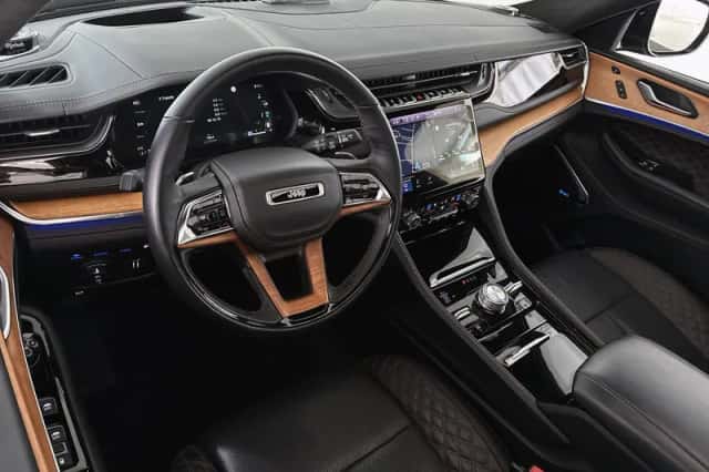Jeep Grand Cherokee (2024) thumbnail 5
