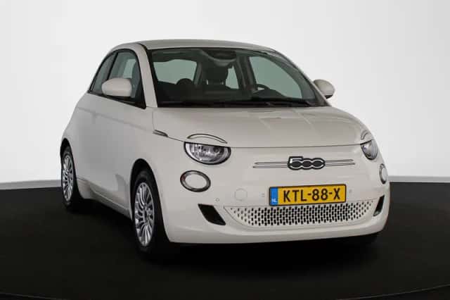 Fiat 500 (2024) thumbnail 2