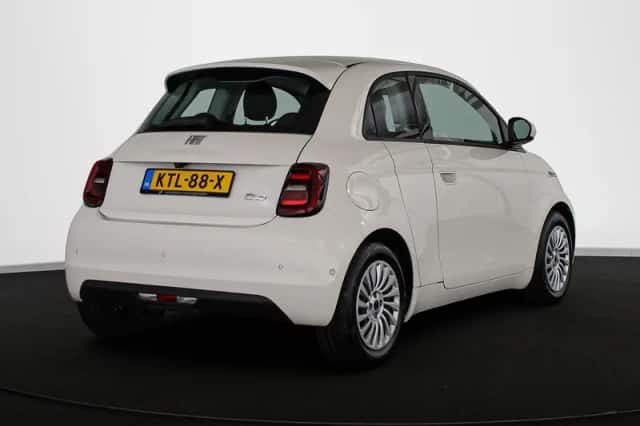 Fiat 500 (2024) thumbnail 3