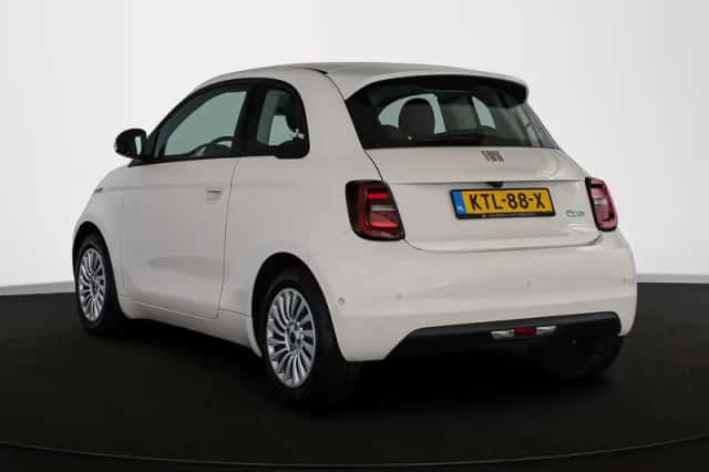 Fiat 500 (2024) thumbnail 4
