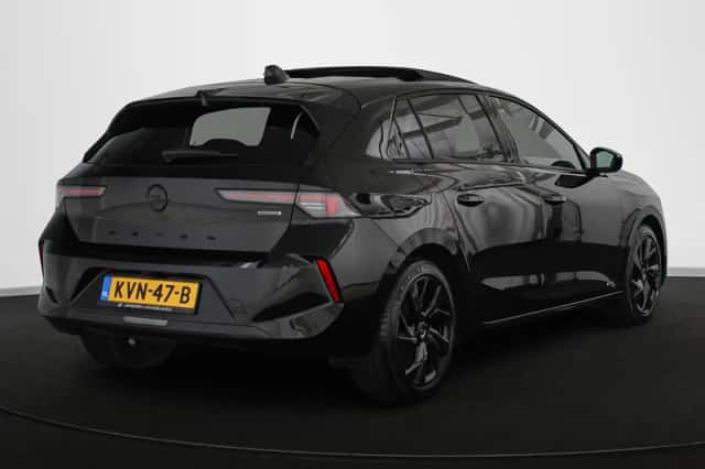 Opel Astra (2023) thumbnail 3