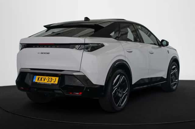 Peugeot e-3008 (2024) thumbnail 3
