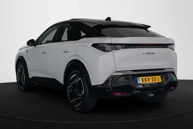 Peugeot e-3008 (2024) thumbnail 4