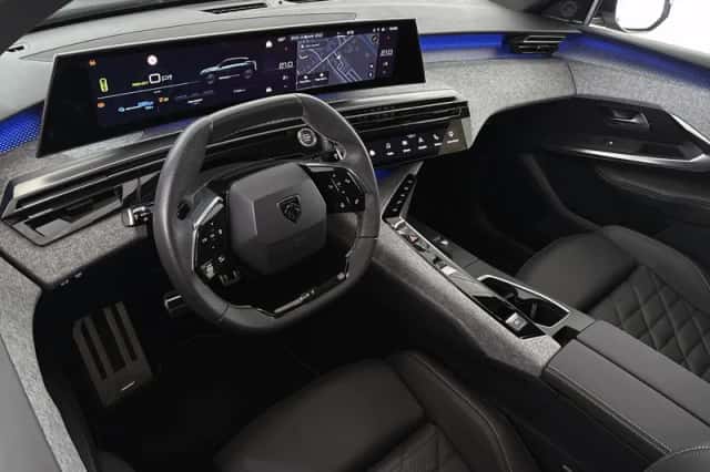 Peugeot e-3008 (2024) thumbnail 5