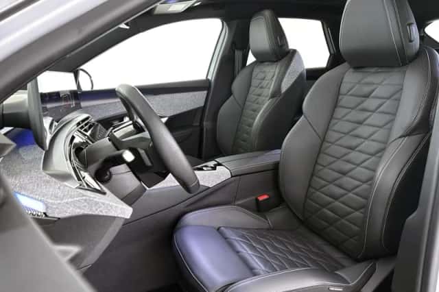 Peugeot e-3008 (2024) thumbnail 6