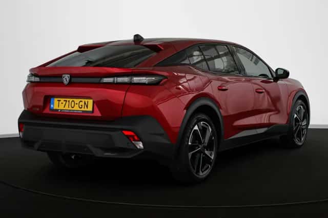 Peugeot 408 (2023) thumbnail 3