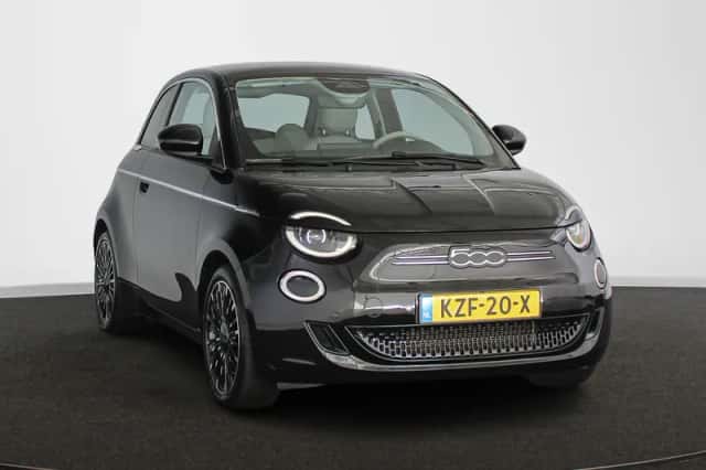Fiat 500 (2024) thumbnail 2