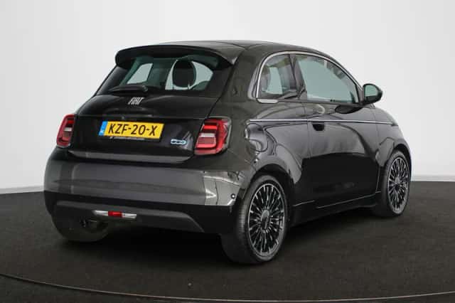 Fiat 500 (2024) thumbnail 3