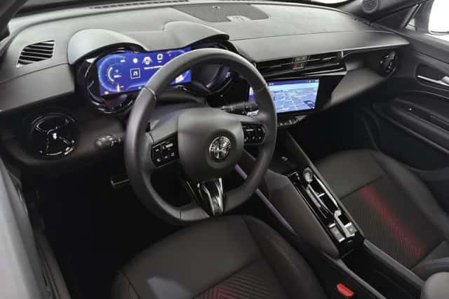 Alfa Romeo Junior (2025) thumbnail 5