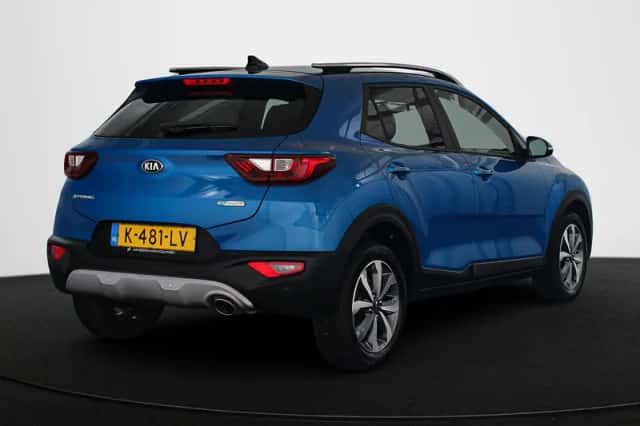 Kia Stonic (2021) thumbnail 3