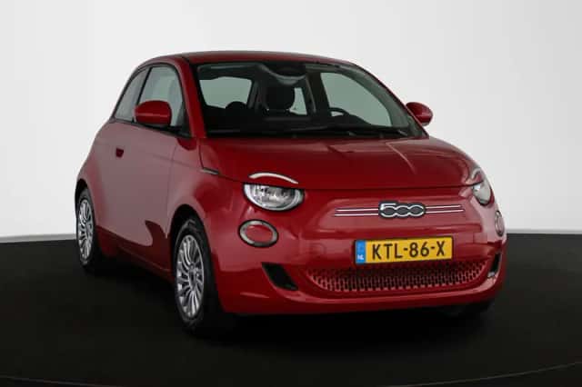 Fiat 500 (2024) thumbnail 2