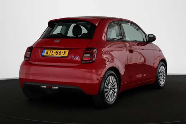 Fiat 500 (2024) thumbnail 3