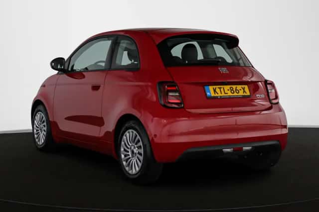 Fiat 500 (2024) thumbnail 4