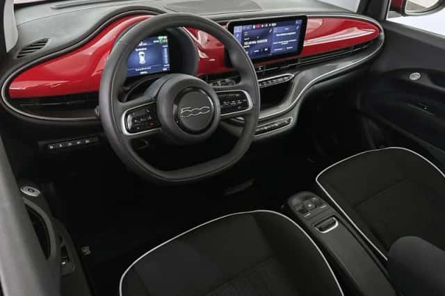 Fiat 500 (2024) thumbnail 5