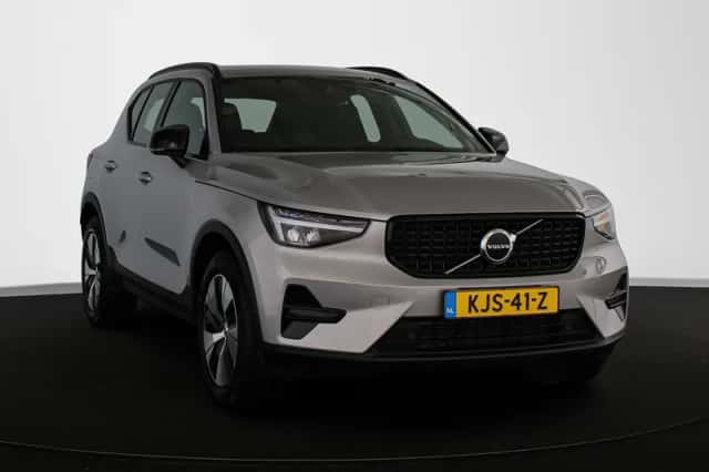 Volvo XC40 (2023) thumbnail 2