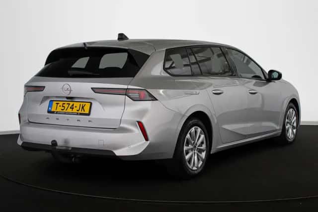 Opel Astra (2023) thumbnail 3