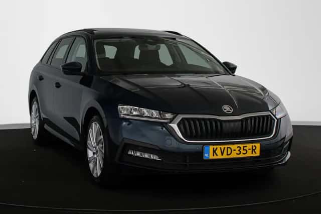 Škoda Octavia (2022) thumbnail 2