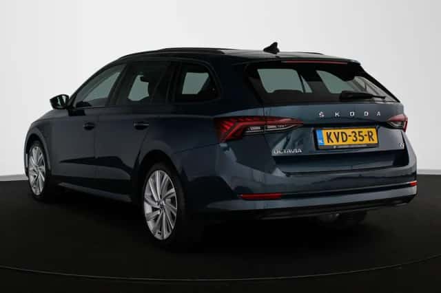 Škoda Octavia (2022) thumbnail 4
