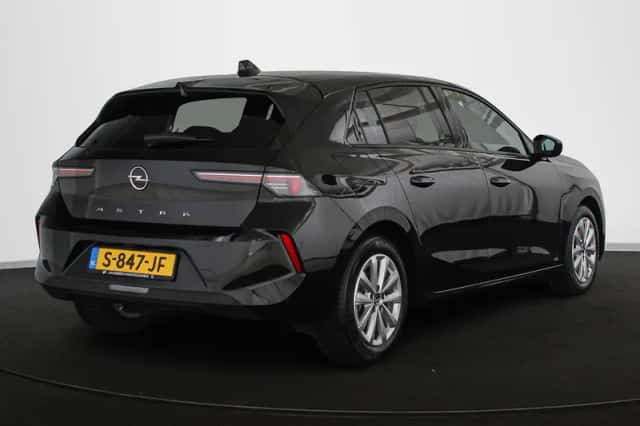 Opel Astra (2023) thumbnail 3