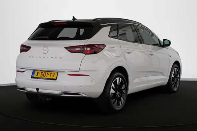 Opel Grandland (2024) thumbnail 3