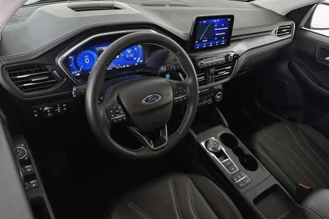Ford Kuga (2021) thumbnail 5