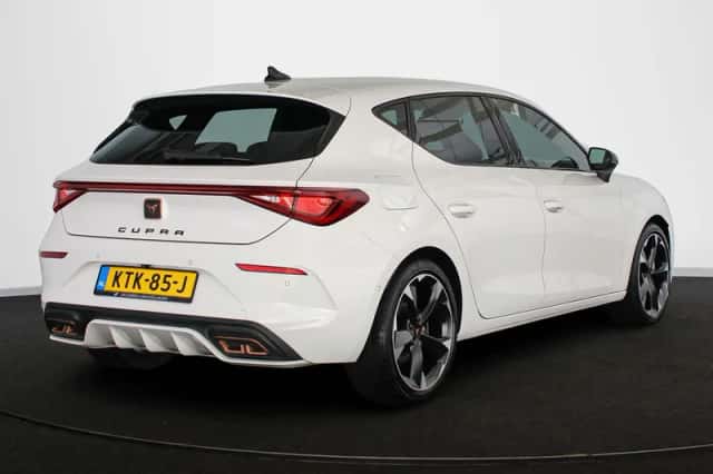 CUPRA Leon (2023) thumbnail 3
