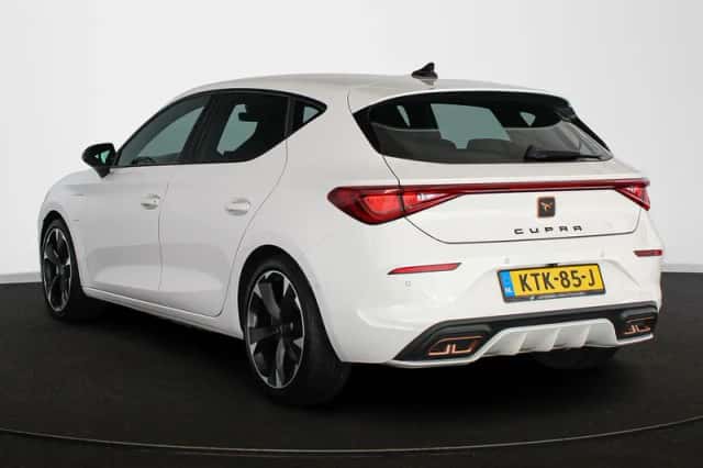 CUPRA Leon (2023) thumbnail 4