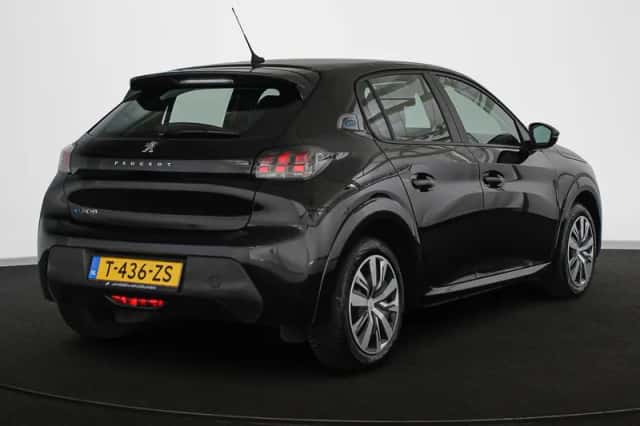 Peugeot e-208 (2023) thumbnail 3