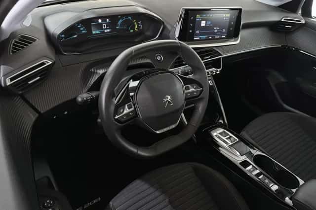 Peugeot e-208 (2023) thumbnail 5