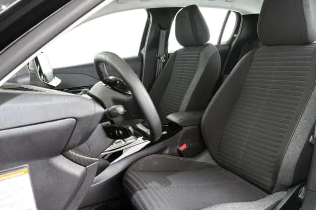 Peugeot e-208 (2023) thumbnail 6