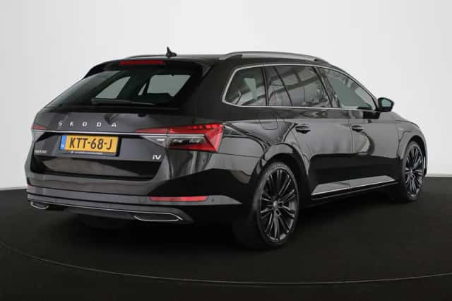 Škoda Superb (2023) thumbnail 3