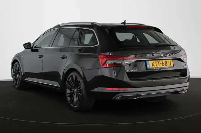 Škoda Superb (2023) thumbnail 4