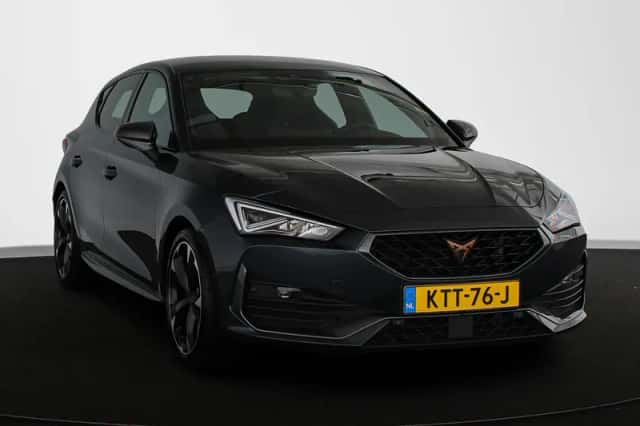 CUPRA Leon (2023) thumbnail 2