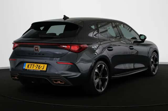 CUPRA Leon (2023) thumbnail 3