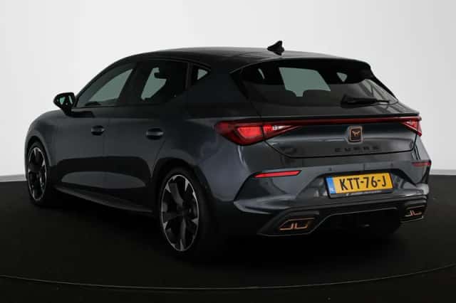 CUPRA Leon (2023) thumbnail 4