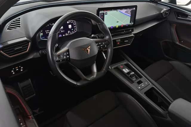 CUPRA Leon (2023) thumbnail 5