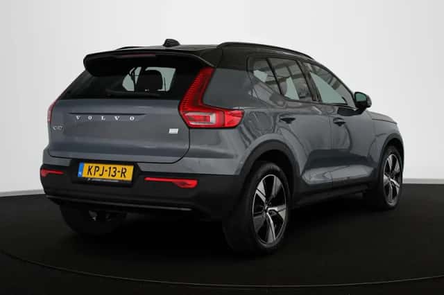 Volvo XC40 (2022) thumbnail 3