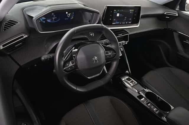 Peugeot e-2008 (2022) thumbnail 5