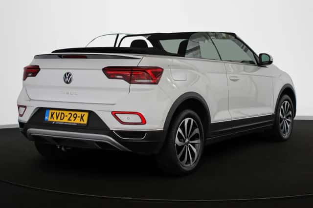 Volkswagen T-Roc (2022) thumbnail 3