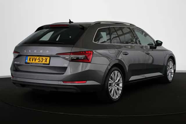 Škoda Superb (2023) thumbnail 3