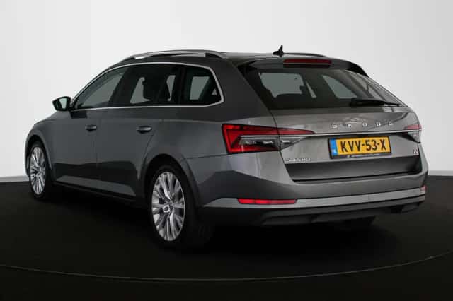 Škoda Superb (2023) thumbnail 4