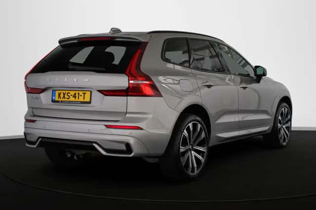 Volvo XC60 (2022) thumbnail 3