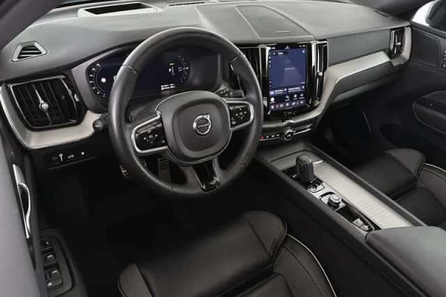 Volvo XC60 (2022) thumbnail 5