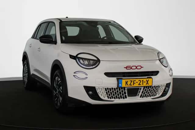 Fiat 600e (2024) thumbnail 2