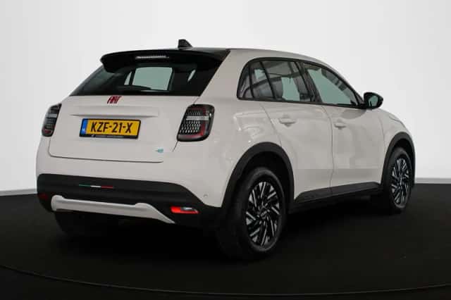 Fiat 600e (2024) thumbnail 3