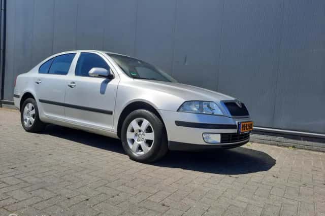 Škoda Octavia (2005) thumbnail 2